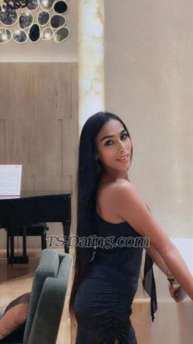 acompanhante travesti / Aahana26 / India