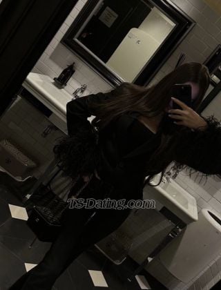 trans girl Adrianaluchi 7996342