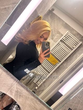 Shemale-AishaSshot-2291572 