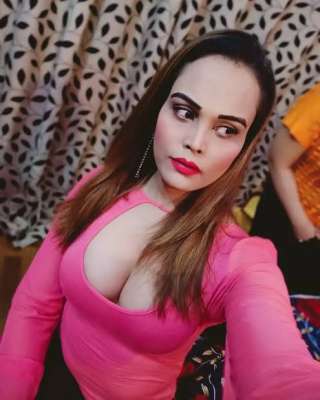 Male / Alezcullen05 / India