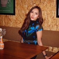 Yoana putri Anaaa Anaaa Jakarta Transex Имя: Йоана Расположение: центр Джакарты ❤️ Личность: Азиатская трансженщина (полностью сносно 💋) Рост: 175 см. Телосложение: Худое, гладкая кожа, мягкий голос Доступность: конфиденциальные встречи, изысканные свидания, путешествия разрешены ⸻ Обо мне: Привет! Меня зовут Йоана (можно звать Анна). Я женственная и элегантная трансгендерная девушка с добрым сердцем и игривым умом. Если ты ищешь чего-то большего, чем просто ночь, если тебе нужна настоящая химия, близость и качественное времяпрепровождение, то я та самая. Я могу быть нежной, дикой или властной — в зависимости от того, что волнует вашу душу. Ищете ли вы изысканное свидание с изысканным ужином или уединение, я знаю, как удовлетворить вас — как морально, так и физически. 💄 Приличный внешний вид, шелковистая кожа 💋 Сдержанный, без драмы, чистый и уважительный 🖤 Может быть Верх / Низ / Верс 🔗 Открытый (легкие извращения допустимы, с согласия) ⸻ Находясь в поиске: Добрые, зрелые и щедрые джентльмены, которые ценят красоту и ум. Я предпочитаю глубокую связь мимолетным встречам. Если вы джентльмен, ценящий уединение, чувственность и искренность — напишите мне. ⸻ Контакты и оплата: 📱 WhatsApp/Telegram: +6288272147261 💸 Оплата через: банковский перевод, Wise, PayPal 📵 Пожалуйста, пишите только текстовые сообщения, не звоните.
