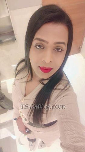 transsexual escort / Aruhi82 / India