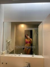 Aryanaa Georgetown Transex „Eine Mischung aus urbaner Eleganz und kreativer Freiheit. Sie scheinen filmische Momente zu genießen, in denen es auf kleine Details ankommt – die Beleuchtung, die Stimmung, die Winkel – das zeigt, dass Sie visuell denken und es mögen, wenn Dinge genauso kraftvoll aussehen, wie sie sich anfühlen.“