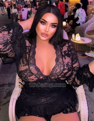 Shemale-August254300-7090401 