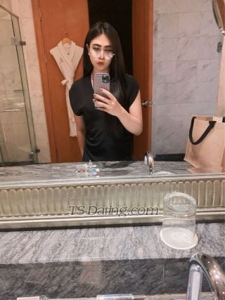 trans girl AuraTopBigBot 1146960 trans girl AuraTopBigBot 1146960