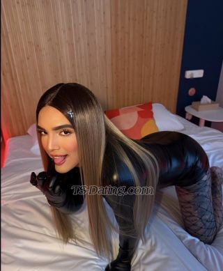 Shemale-Axela-7508593 