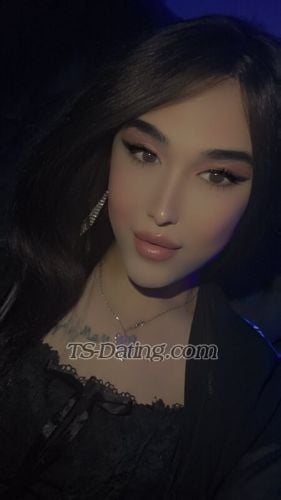 trans girl AznuraRussia 1720390
