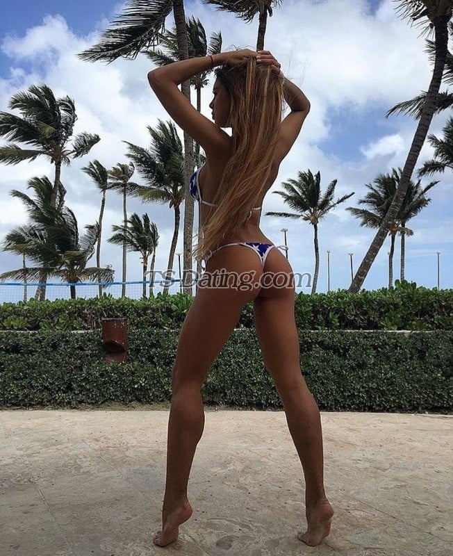 shemale model Bella in Barcelona