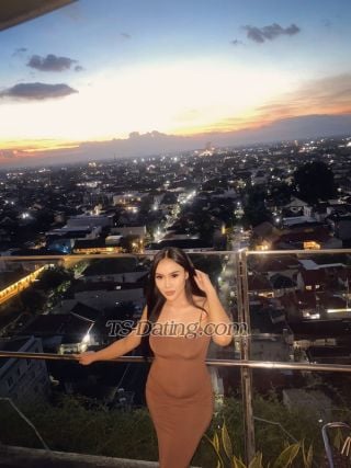 Shemale-Baddie-0453130 