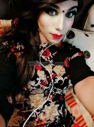 trans girl BeachBionic 2524533