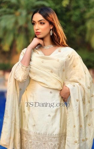 trans girl Bigdickruhi 9787618