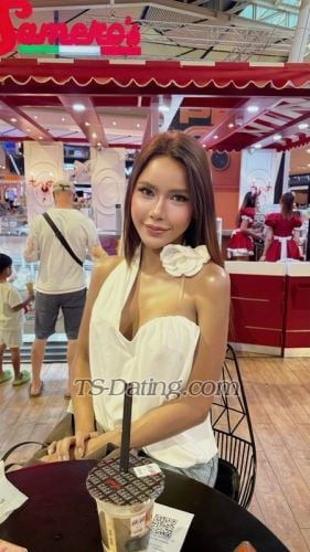 trans girl Botaniga 7702402 trans girl Botaniga 7702402
