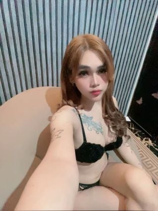 Transsexuelle (non-operee) / Caca allesya / Indonésie