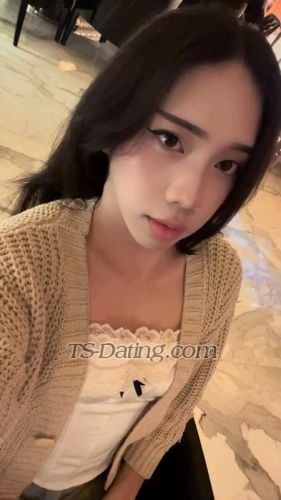 trans girl Candyhuge 7771302