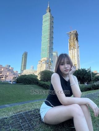 trans girl Carenpeem 9655972