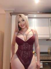 Cinthya Malaga Transex Die saftige Cinthia weiß sehr gut, wie man Männer dazu bringt, verrückt nach ihr zu werden, und wie man uns dazu bringt, uns ganz ihrer Versuchung hinzugeben.  Sie ist eine wundervolle und zuvorkommende Eskorte, die Sie niemals begeistern wird und die immer bereit sein wird, mit all dieser Leidenschaft, die uns zur Verfügung steht, ohne Grenzen oder Tabus viel weiter zu gehen.  Hier wird das Vergnügen wirklich exquisit und besonders, wo die Leidenschaft viel weiter gehen kann, wo alles so gestaltet ist, dass wir völlig verrückt werden und uns tausendmal amüsieren. Dass nichts dich dazu bringt, halb bei dieser schönen Dame zu bleiben, denn sie wird vom ersten Moment an vor purer Befriedigung platzen.  All diese Intensität und diese Lust, alles, was diese Transdame vor dich stellt, du wirst es lieben und dich zum Vibrieren bringen, so dass das Vergnügen viel weiter gehen kann, so dass die Befriedigung vollständig und absolut wird.  Vom ersten bis zum letzten Moment wird all diese Intensität, all diese Lust dahin gehen, wo sie noch nie zuvor mit einer anderen Eskorte gewesen ist.  Sie ist etwas Besonderes und man merkt, dass sie bereit ist, uns mit ihren geilsten und heißesten Diensten verzaubern zu lassen.