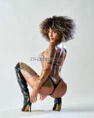 Dollsexy Lisbon Transex I'm a highly addictive girl, you can bet that I'll drive you
crazy. I'm 1.77m tall, have dark eyes, a tanned and toned
body and a 21cm dowry to give you all the pleasure you
deserve. I like to do everything in the service, whether I'm
active or passive. Kissing on the mouth is essential! I'm
anxiously waiting for you. Kisses :)