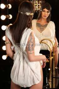Elizabeth ts Athens Transex Hey Süßer mein Name ist Elizabeth, ich bin kolumbianische nymphomanin transsexuell, die ständig neue Erfahrungen und Abwechslung braucht! Ob Anfänger oder Genießer, Hauptsache wir haben Spaß und geben uns voll und ganz! 100% stabil, 100% Orgasmusfreude! Ich bin so süß wie Honig und doch so scharf wie Chili!!! Bei mir bekommst du den vollen Gegenwert für dein Geld.. von Zärtlichkeit bis hin zu knallharten Pornos! aktiv/passiv anschmiegsame Gespielin oder despotische Herrin, vieles ist möglich ;) Erlebe den Traum aus Tausendundeiner Nacht.. SERVICE: AV aktiv/passiv, Französisch Erlebe den Traum vom Ehemann und eine Nacht .. SERVICE: AV aktiv / passiv, Französisch. Beidseitig, Rimming passiv, dominant, devot, sanftes SM, Schmusen, Küssen, Verbalerotik, Massagen, Fußerotik, Badespaß, Rollenspiele, auch für Paare, Zwei Männer, Mann/Frau/Trans, Lesbenshow, Dildospiele , Ich kann sprechen, Natursekt, Übernachtung, Party, Escort und vieles mehr!!! Fragen Sie Ihren individuellen Service direkt am Telefon an! Gerne auch zu dritt, deinem/n Kumpel/in, oder einer heißen Partynacht ;) Auf Wunsch mache ich dich zu meiner TV-Freundin oder bringe dich zum Sklaven. Verführerisch! Exotisch! Unvergesslich! Ich freue mich auf dich . Küsse