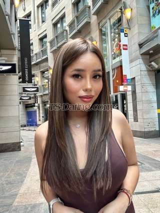 trans girl Emerald07 0074240