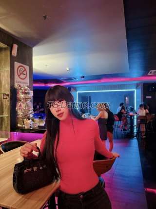 trans girl Emilia0402 8697385 trans girl Emilia0402 8697385