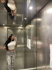 Evelyn Sexy Quindio Transex Zurück in Ihrer Stadt, mein Name ist Melanie, ich bin ein sexy und weibliches Transmädchen, das gerade angekommen ist, um Ihnen zu gefallen und alle Ihre Wünsche zu erfüllen, jede Ihrer Fantasien zu befriedigen und Ihnen zu gefallen. Lassen Sie sich gleichzeitig mit Vergnügen und Zärtlichkeit befriedigen. Ich bin super ruhig, sexy, geil und super zuvorkommend und genieße alle meine Dienste, vom köstlichen Oralsex bis zum köstlichen Ficken, bei dem Sie genießen werden, was echter Sex ist. Ich bin 23 Jahre alt, sehr gepflegt und erwarte das Gleiche auch von meinen Kunden. Wenn Sie nicht das Vergnügen haben, mich persönlich zu sehen, lade ich Sie ein, meine Content- oder Videoanrufdienste zu nutzen, die Sie bequem von zu Hause aus genießen können. schreib mir jetzt