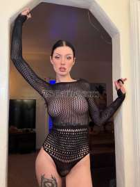 Necibi Farah Necibi Farah Necibi Rome Transex Meu nome é Farah, sou uma linda travesti sexy e alegre que vai te dar muito prazer. Faço tudo e não tenho tabus. Minha segurança é mais importante do que qualquer coisa. Os beijos vêm e me descobrem