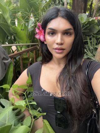 transsexual escort / Garima Gari / India