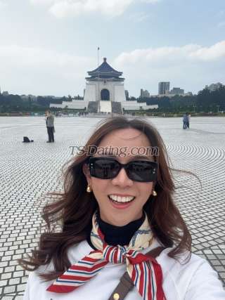 trans girl Guitar55 6930402