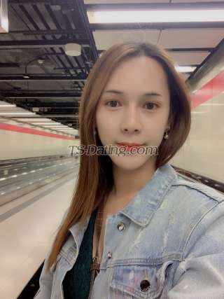 trans girl Guitar55 9598085