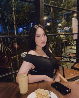 GwenisThick-7090332 