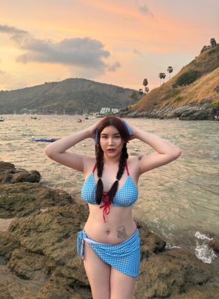 Happy2000s 2930635 Happy2000s 2930635