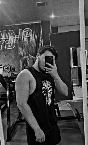 Онлайн секс видео: үлкен әпкесі інісін трахает Бір топ адам балапанның басы мен есегінен қатты ұрып-соғып жатыр. Тіркеусіз көру.