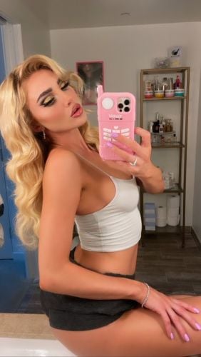 Mujer / Kenzie osiol / Italia