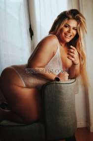 Koko Curvy KhloeCovello KhloeCovello Paris Transex Olá! Meu nome é Koko, uma transex portuguesa com curvas lindas e suaves. Tenho um rosto lindo, sou muito feminina e muito simpática. Tenho 1,60 de altura e 24 anos. Gosto de homens discretos, cavalheiros e de bom gosto que queiram sair um pouco da rotina e experimentar uma beleza diferente. Atendo em um apartamento de alto padrão com todo o conforto que você merece. Te vejo!