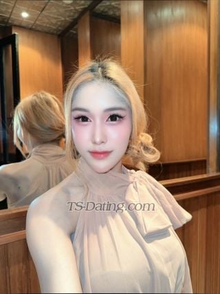 trans girl LillyBloosom 0290803