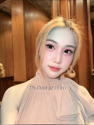 trans girl LillyBloosom 0290835