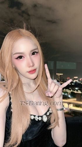 trans girl LillyBloosom 6865645