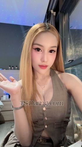 trans girl LillyBloosom 8019057