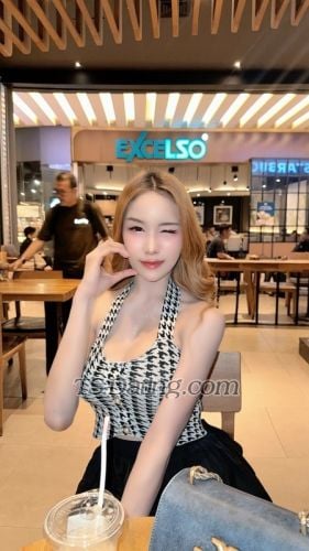 trans girl LillyBloosom 9785562