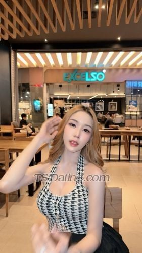 trans girl LillyBloosom 9785630