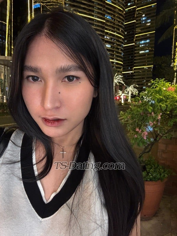 shemale model Fresh Lucy in Orchard Road
