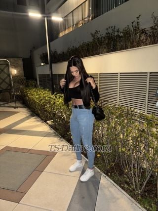 trans girl larareal 9834603