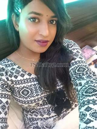 trans girl Mariaakhan 5198381