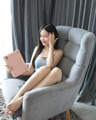 Female from Taiwan
