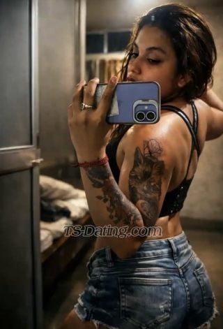 Acompañante Transexual / Megha1998 / India