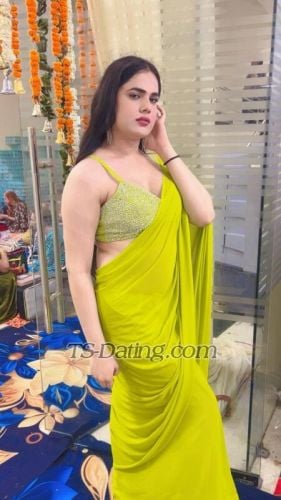 transsexual escort / Naura Khan / India