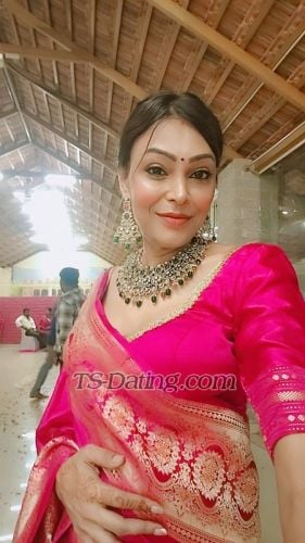 transsexual escort / Nisss / India