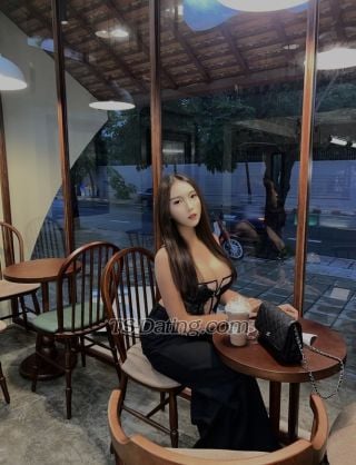 Shemale Escort - ninaelenzano - Vietnam