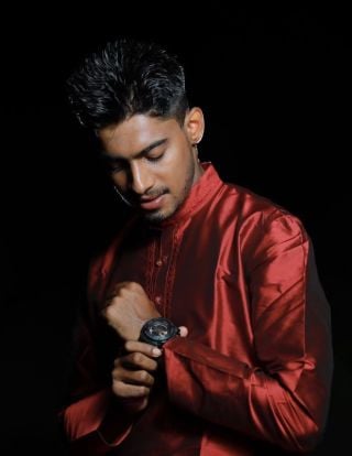 Mann / 7889602957 / Indien