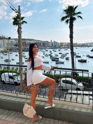 trans girl PARISQUEEN 8122245